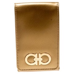 Funda de piel dorada Salvatore Ferragamo para iPhone 4