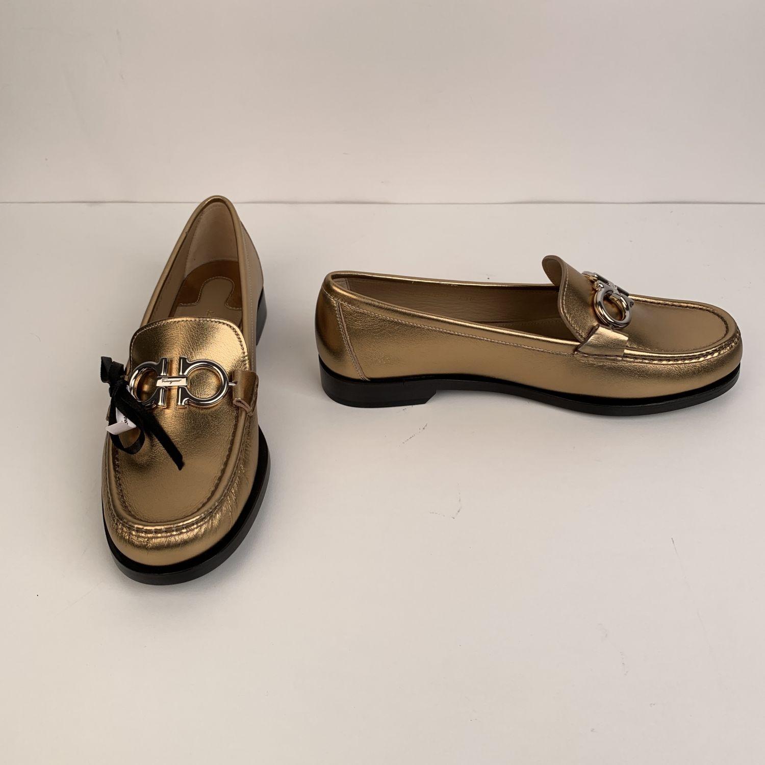 Classic Salvatore Ferragamo 'Rolo' Moccassins Loafers Shoes. Crafted in gold tone leather, they feature a round toe, gold metal Gancini detailing on the toes and slip-on design. Leather sole. Padded insole. Heels height: 1cm. Made in Italy. Size: US