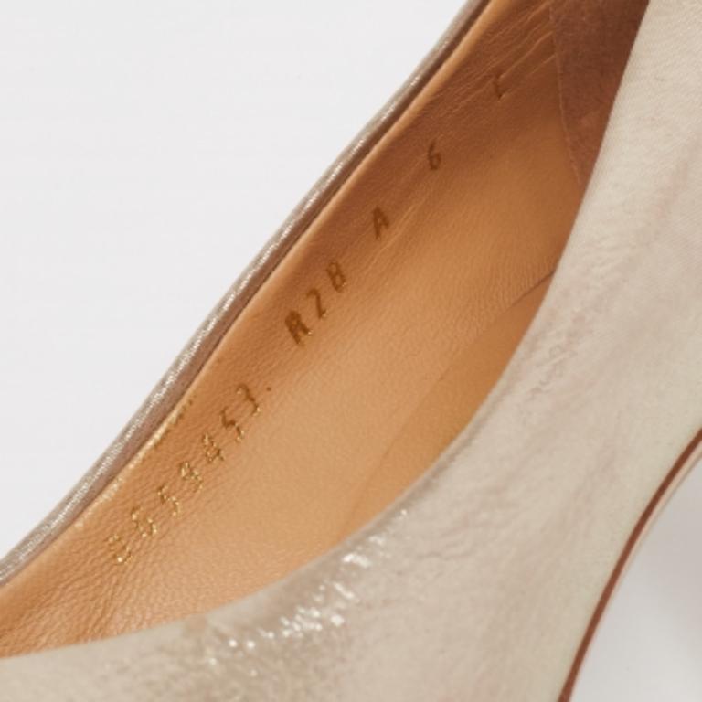 Salvatore Ferragamo Gold Nubuck Leder Vara Bow Peep Toe Pumps Größe 36.5 Damen im Angebot