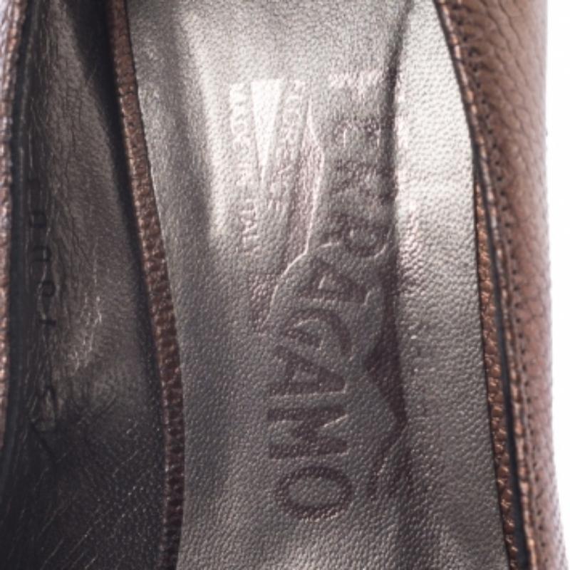 Salvatore Ferragamo Golden Brown Leder Fiberia Peep Toe Pumps Größe 39 Damen im Angebot