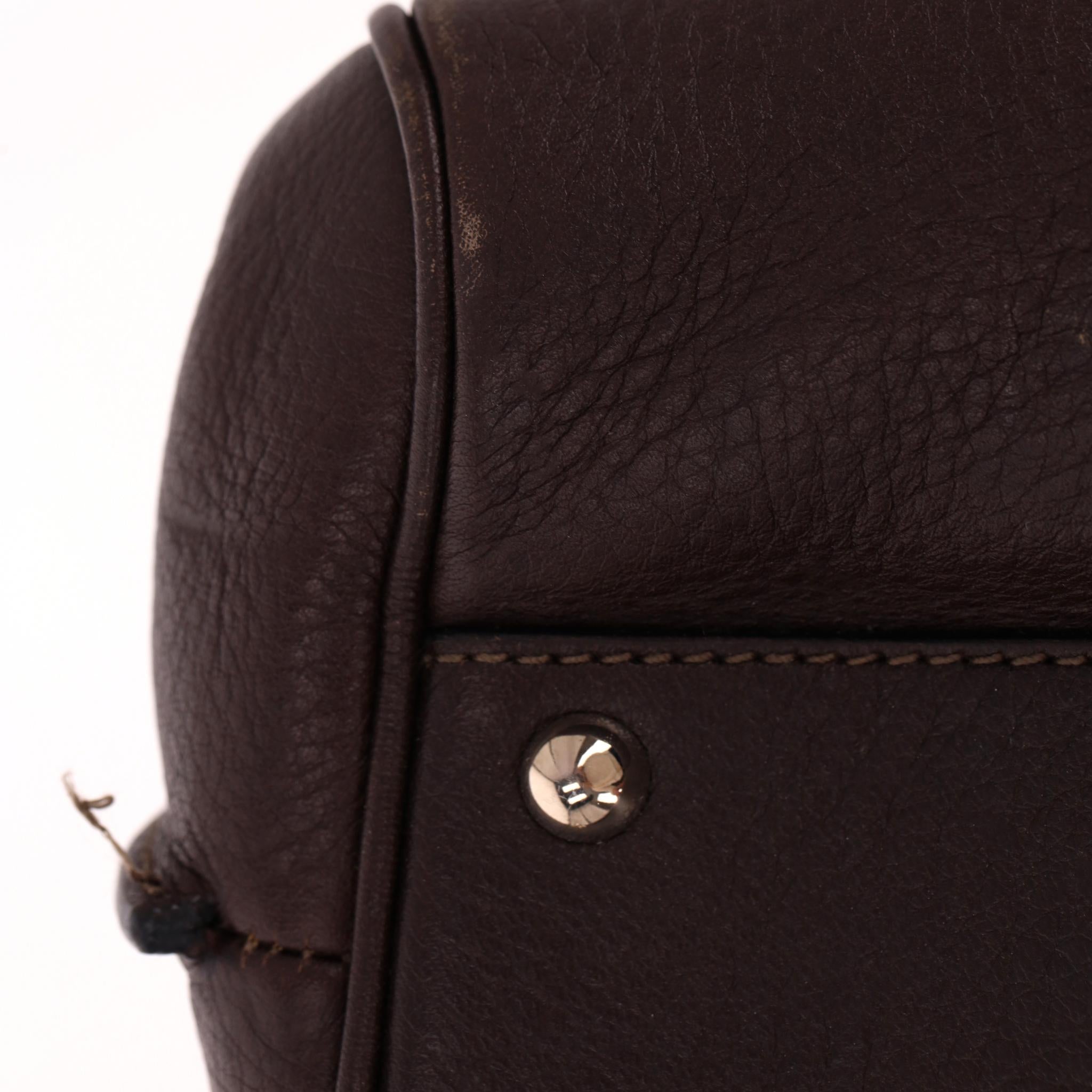 Salvatore Ferragamo - Sac à bandoulière en cuir grainé avec cordon de serrage en vente 5