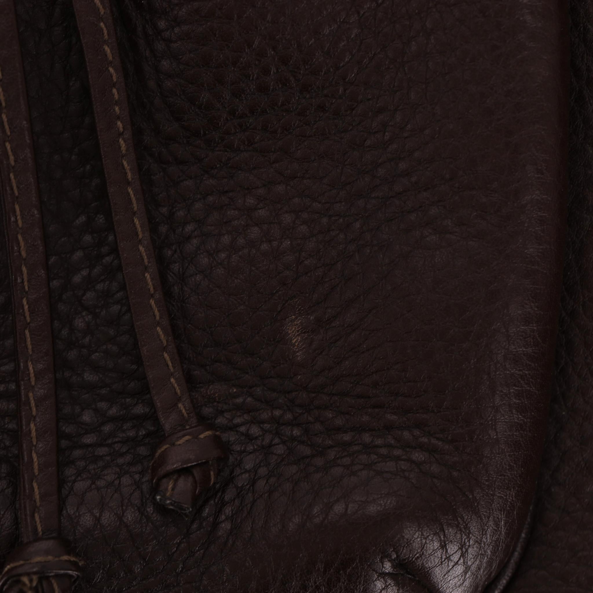 Salvatore Ferragamo - Sac à bandoulière en cuir grainé avec cordon de serrage en vente 6