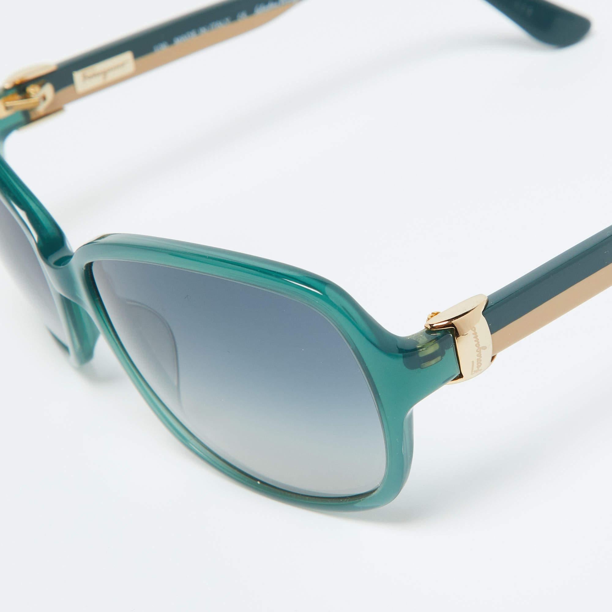 The stylish frame and good quality lenses make these sunglasses a high fashion accessory that you must own. Designed by Salvatore Ferragamo the pair will look best with your statement outfits.