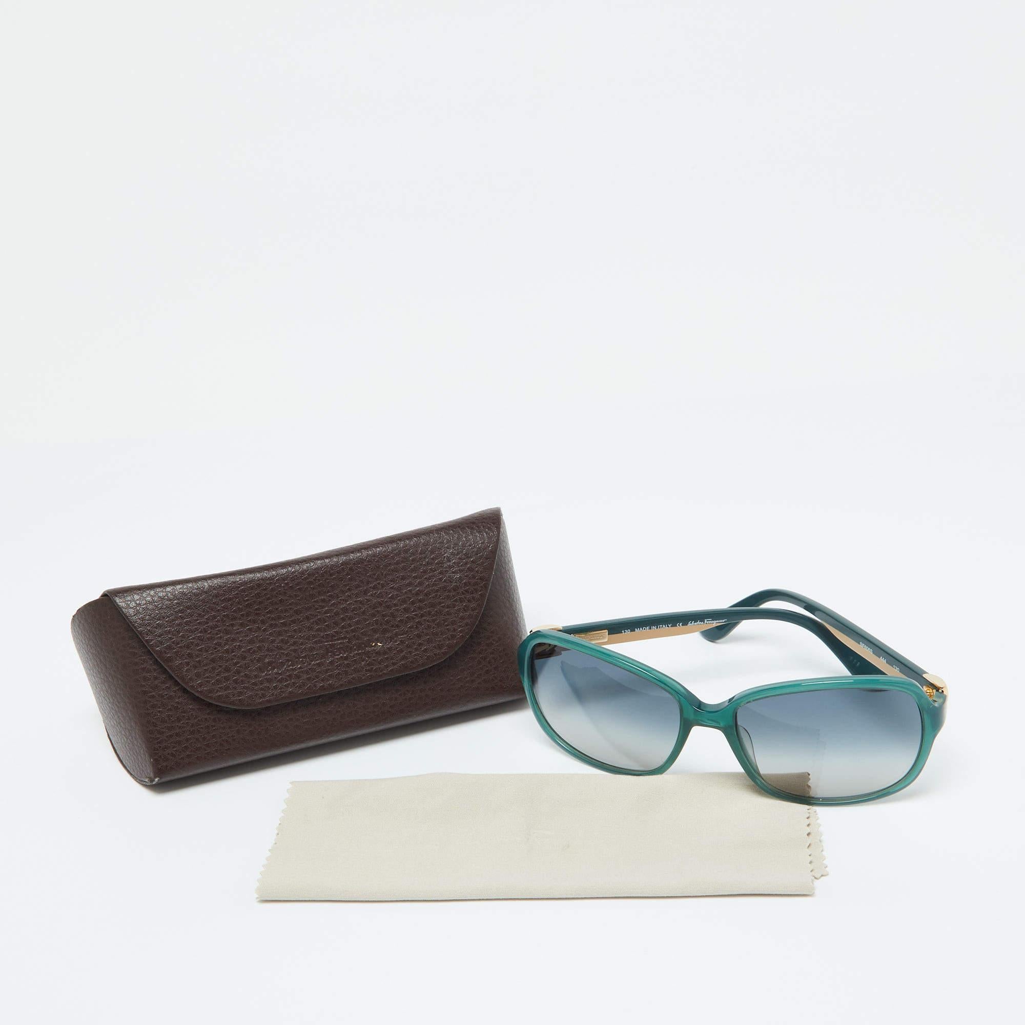 Salvatore Ferragamo Green/Green Gradient SF606S Rectangle Sunglasses In Good Condition For Sale In Dubai, Al Qouz 2