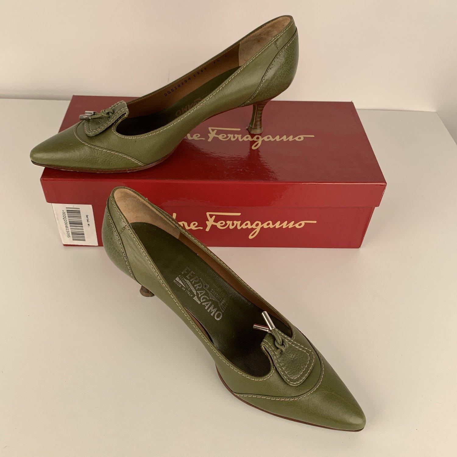 MATERIAL: Leather COLOR: Green MODEL: Closed-Toe Slip On GENDER: Women SIZE: 7.5 COUNTRY OF MANUFACTURE: Italy Condition CONDITION DETAILS: B :GOOD CONDITION - Some light wear of use - Some normal wear of use on the outsoles - Internal Ref: -
