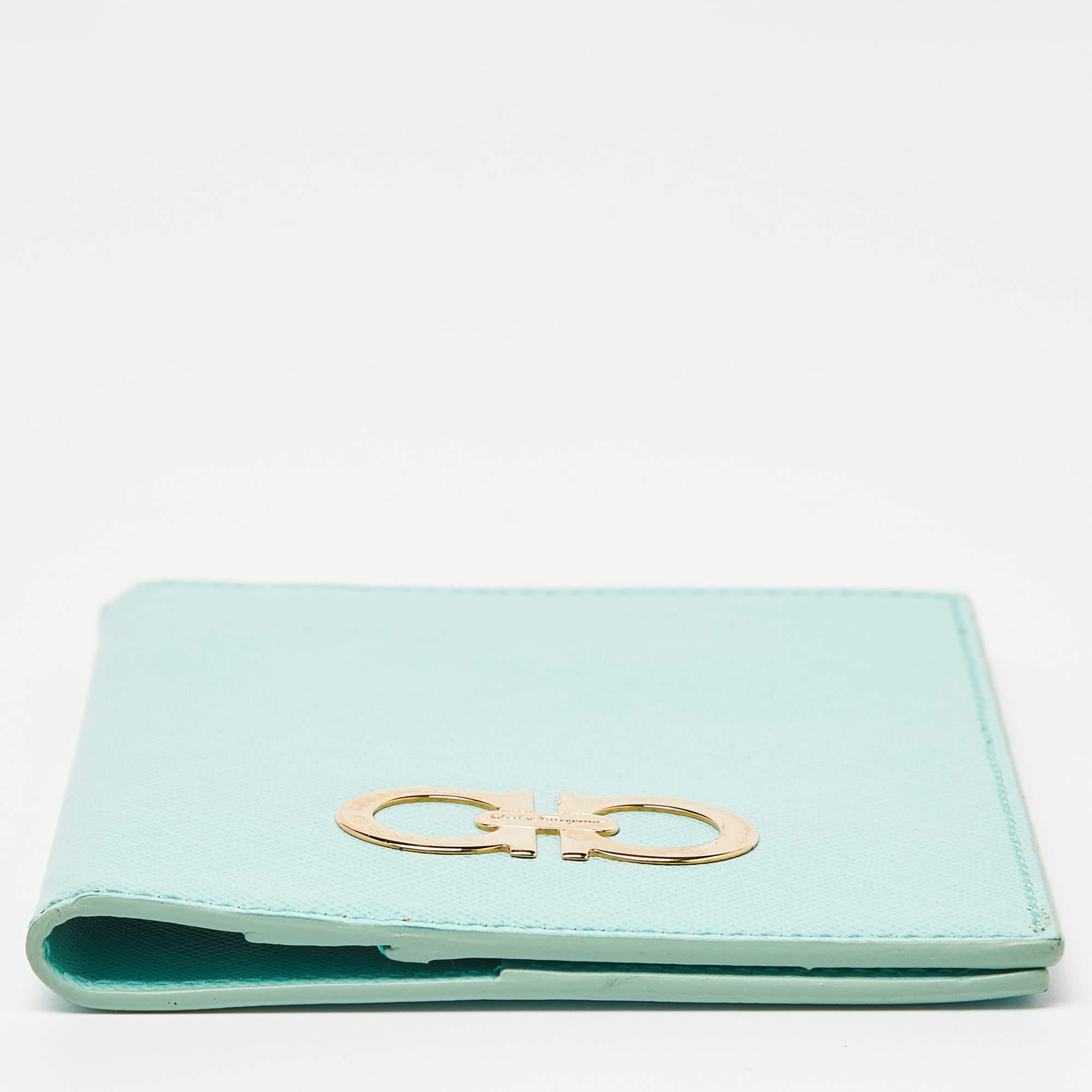 Salvatore Ferragamo Green Leather Passport Holder For Sale 2