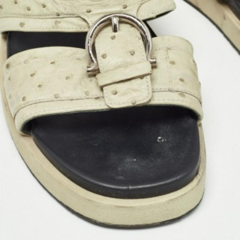 Salvatore Ferragamo Grün Straußenleder Lufti Flache Rutschen Größe 43 Herren im Angebot