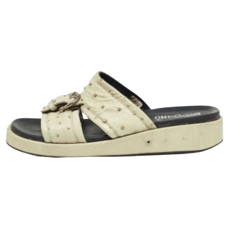 Salvatore Ferragamo Grün Straußenleder Lufti Flache Rutschen Größe 43
