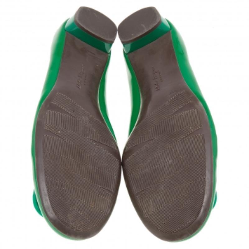 Salvatore Ferragamo Green Patent Leather Ballet Flats Size 41 In Good Condition In Dubai, Al Qouz 2