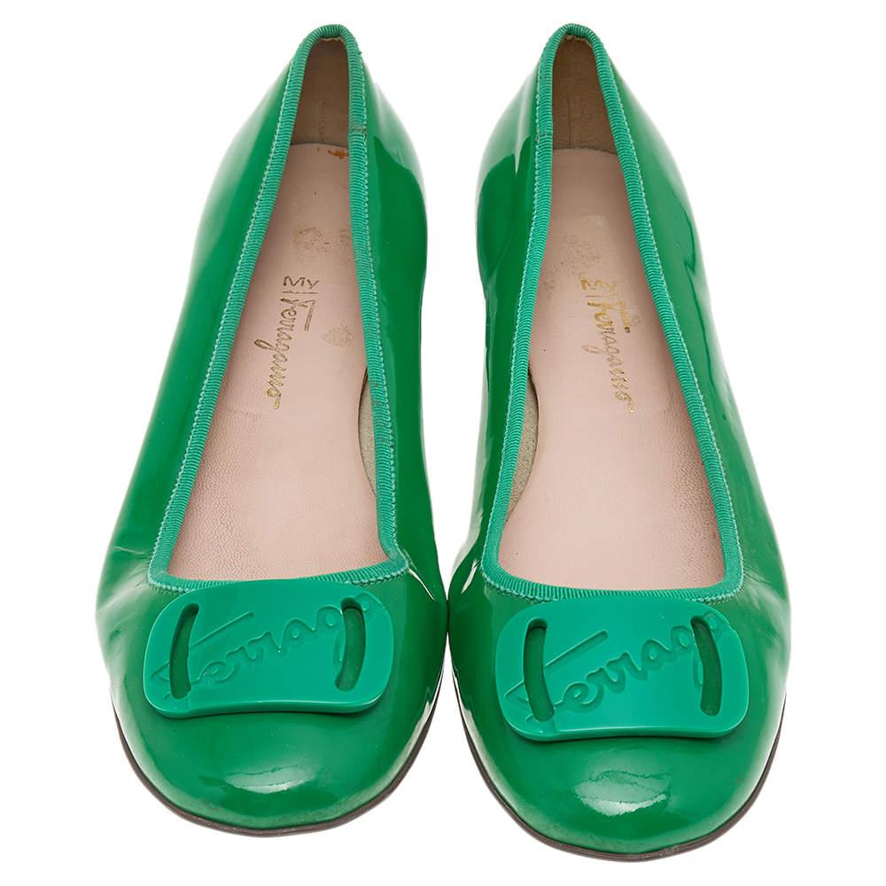 Women's Salvatore Ferragamo Green Patent Leather Ballet Flats Size 41 For Sale