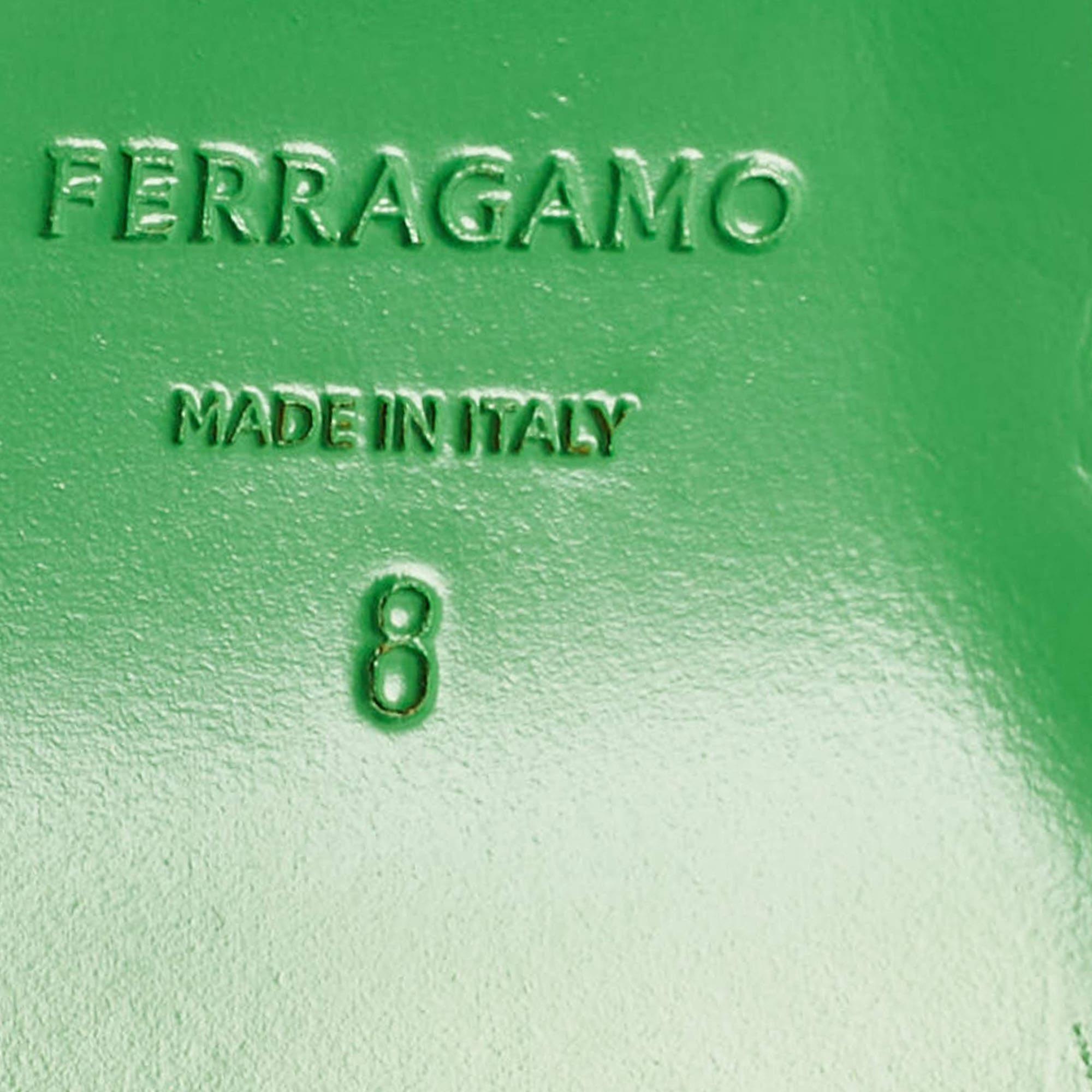 Salvatore Ferragamo Sandali con plateau in raso verde misura 38,5 3