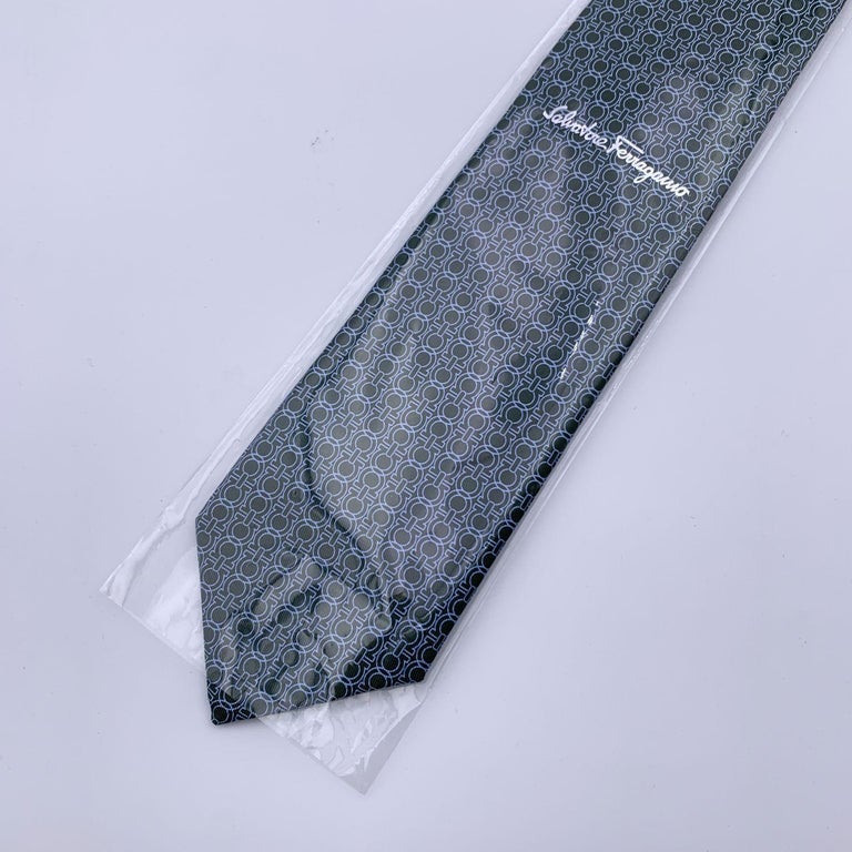 Salvatore Ferragamo Green Silk Gancini Icona Men Neck Tie New For Sale