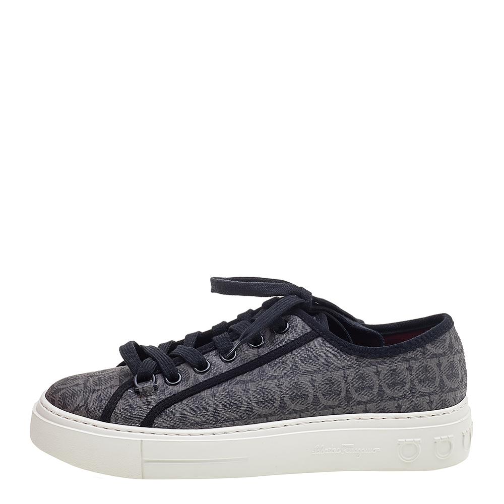Fashioned to take your style a notch higher, these low-top sneakers from Salvatore Ferragamo are absolutely worth the splurge! They've been crafted from signature canvas and detailed with Gancini motifs. These trainers are finished off with laces on