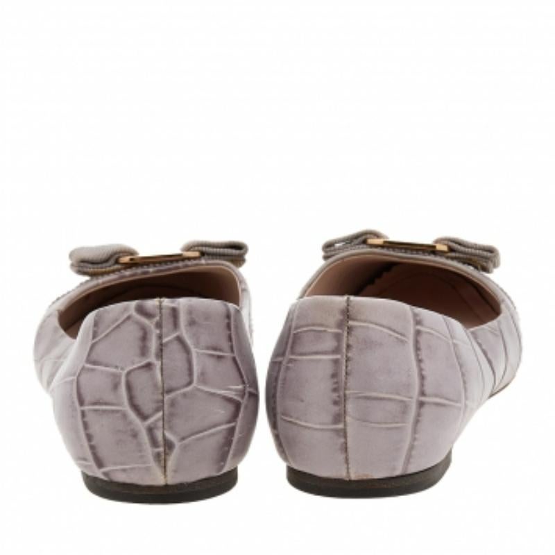 Gray Salvatore Ferragamo Grey Croc Embossed Leather Varina Ballet Flats Size 37.5 For Sale