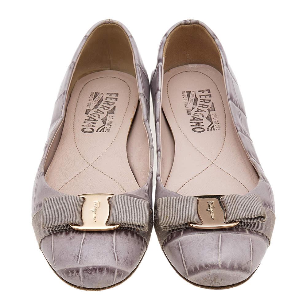 Gray Salvatore Ferragamo Grey Croc Embossed Leather Varina Ballet Flats Size 37.5 For Sale
