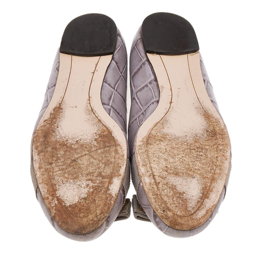 Salvatore Ferragamo Grey Croc Embossed Leather Varina Ballet Flats Size 37.5 For Sale 2