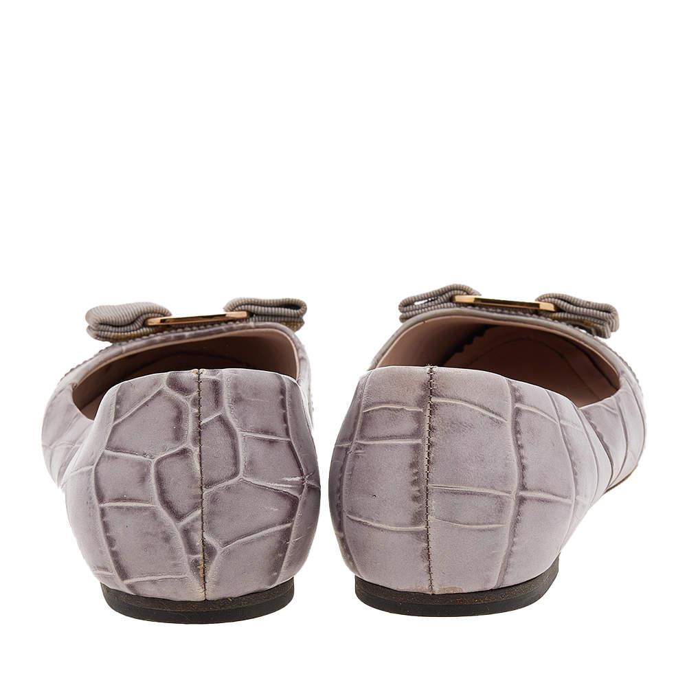 Salvatore Ferragamo Grey Croc Embossed Leather Varina Ballet Flats Size 37.5 For Sale 3