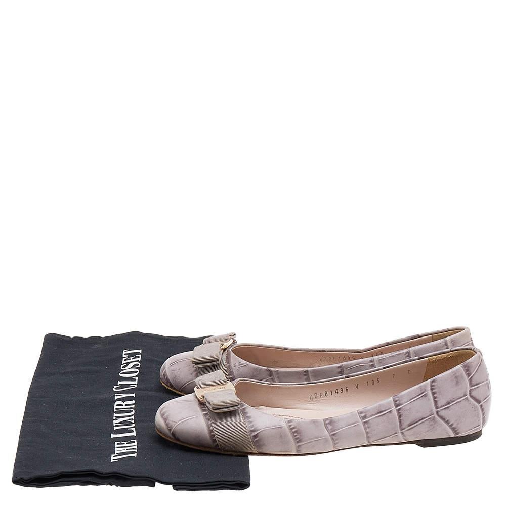 Salvatore Ferragamo Grey Croc Embossed Leather Varina Ballet Flats Size 37.5 For Sale 4