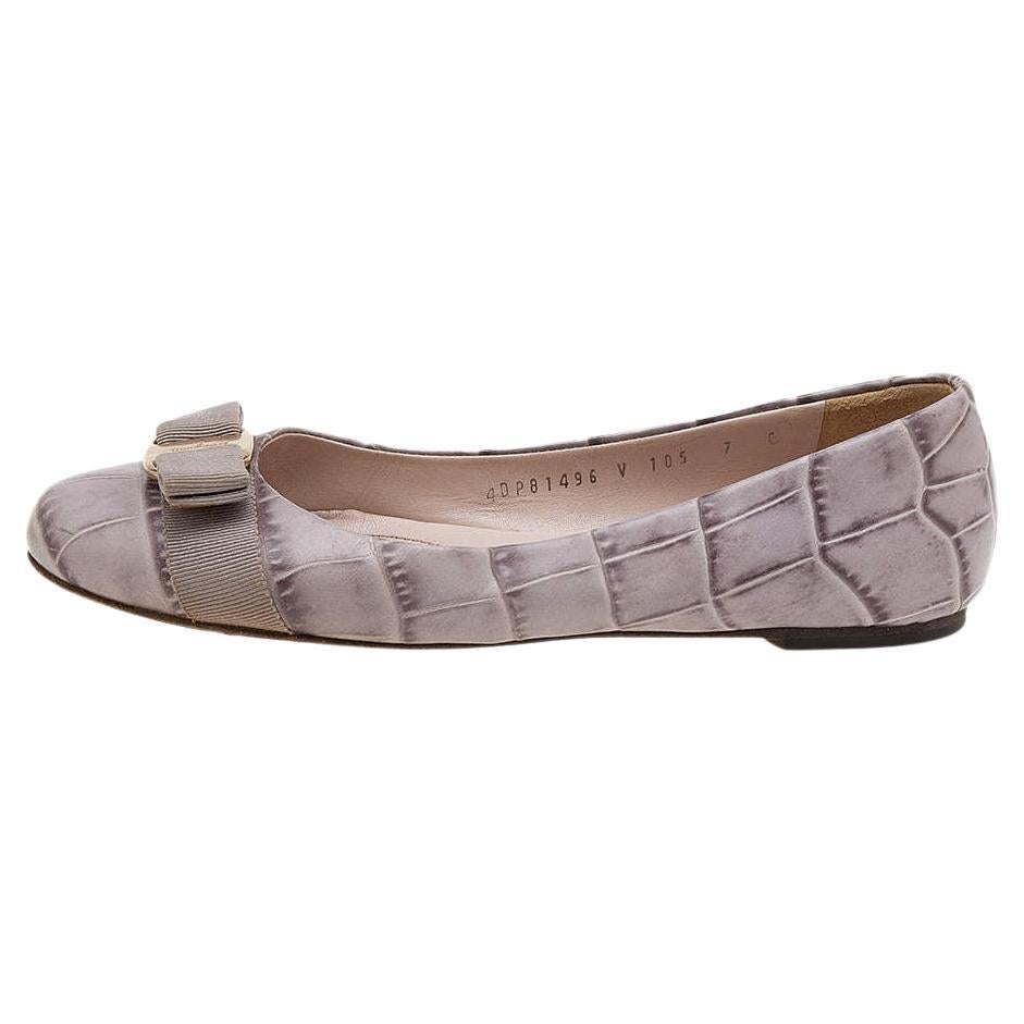 Salvatore Ferragamo Grey Croc Embossed Leather Varina Ballet Flats Size 37.5 For Sale