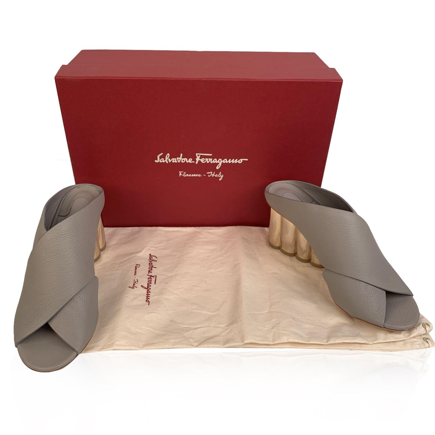 Salvatore Ferragamo Graue Lasa 70er Jahre Sandalen aus Leder mit Absatz, US 7C EU 37,5 3