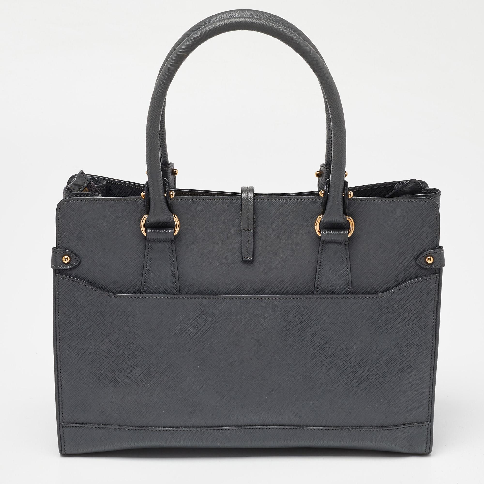 Salvatore Ferragamo Grey Leather Small Briana Tote In Good Condition In Dubai, Al Qouz 2