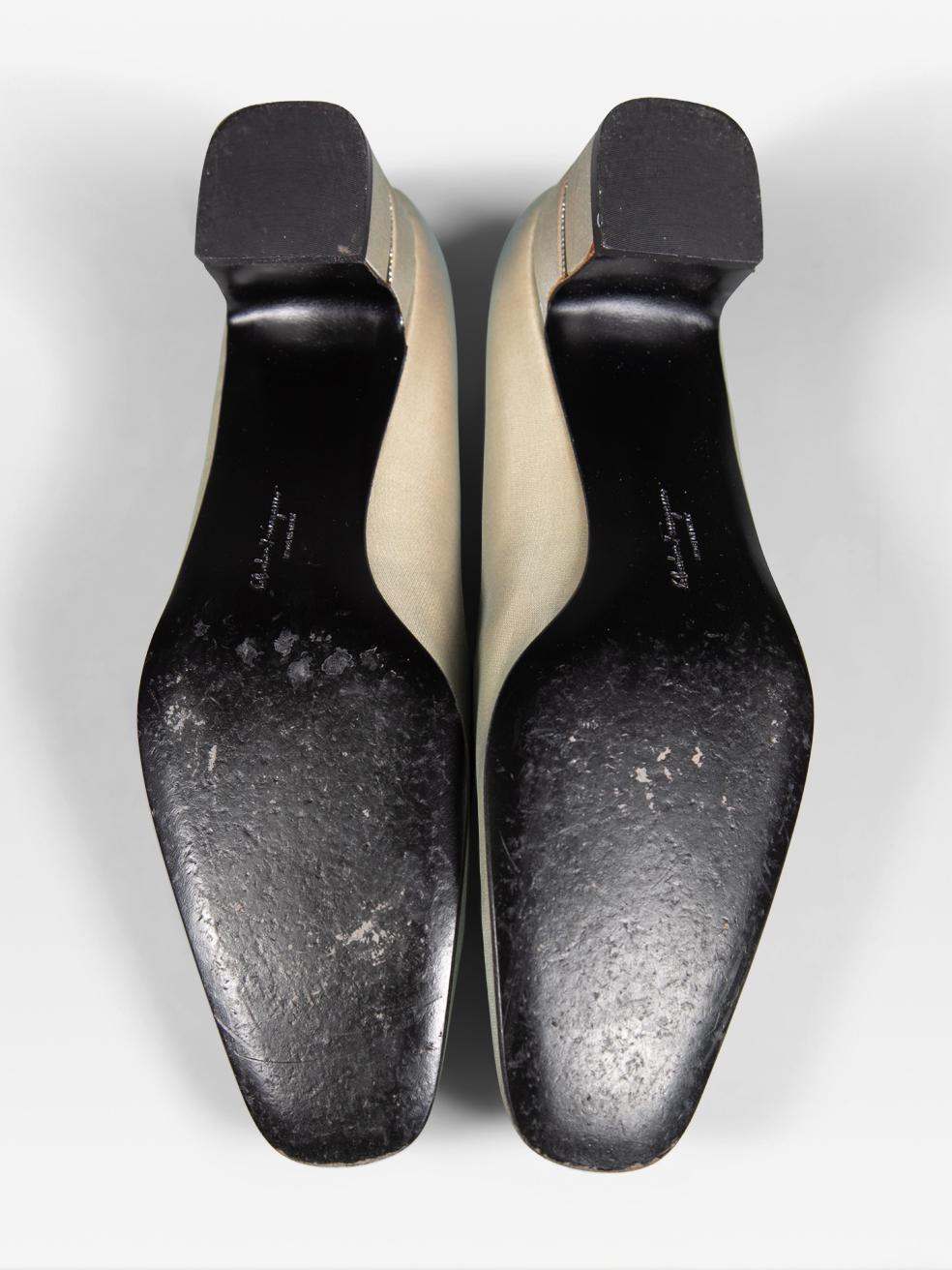 Salvatore Ferragamo Grey Metallic Block Heel Pumps Size US 9.5 In Good Condition For Sale In London, GB