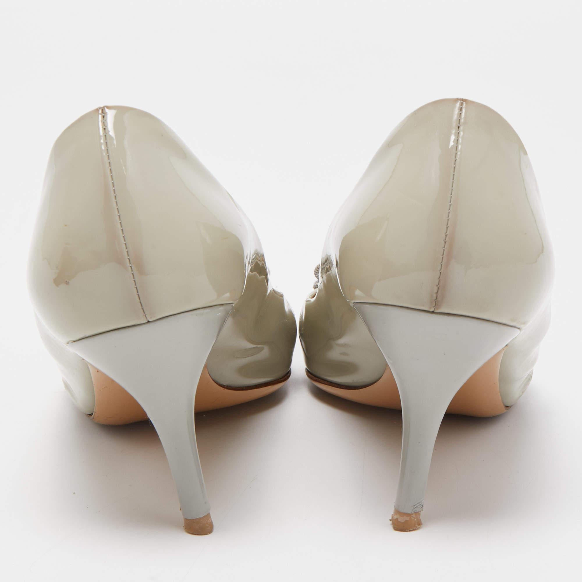 Women's Salvatore Ferragamo Grey Patent Leather Vara Bow Pumps Size 39
