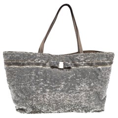 Salvatore Ferragamo Graue Tote aus Pailletten und Nylon