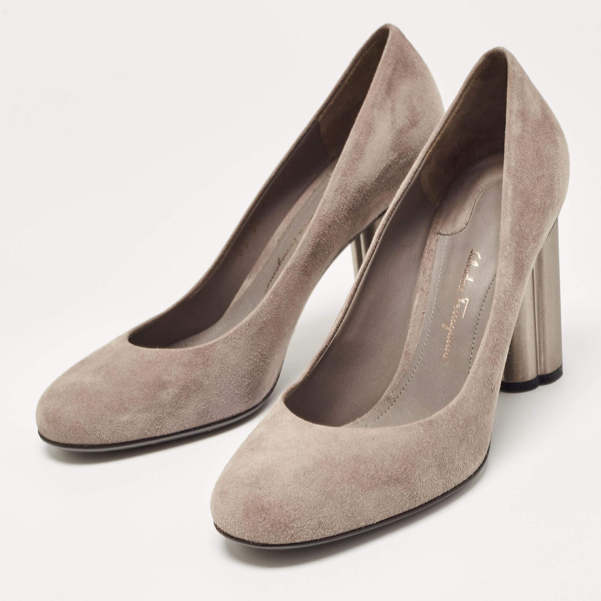 Complétez votre tenue bien assortie avec ces chaussures authentiques de Salvatore Ferragamo. Intemporelles et élégantes, elles bénéficient d'une construction étonnante pour une qualité durable et une tenue confortable.