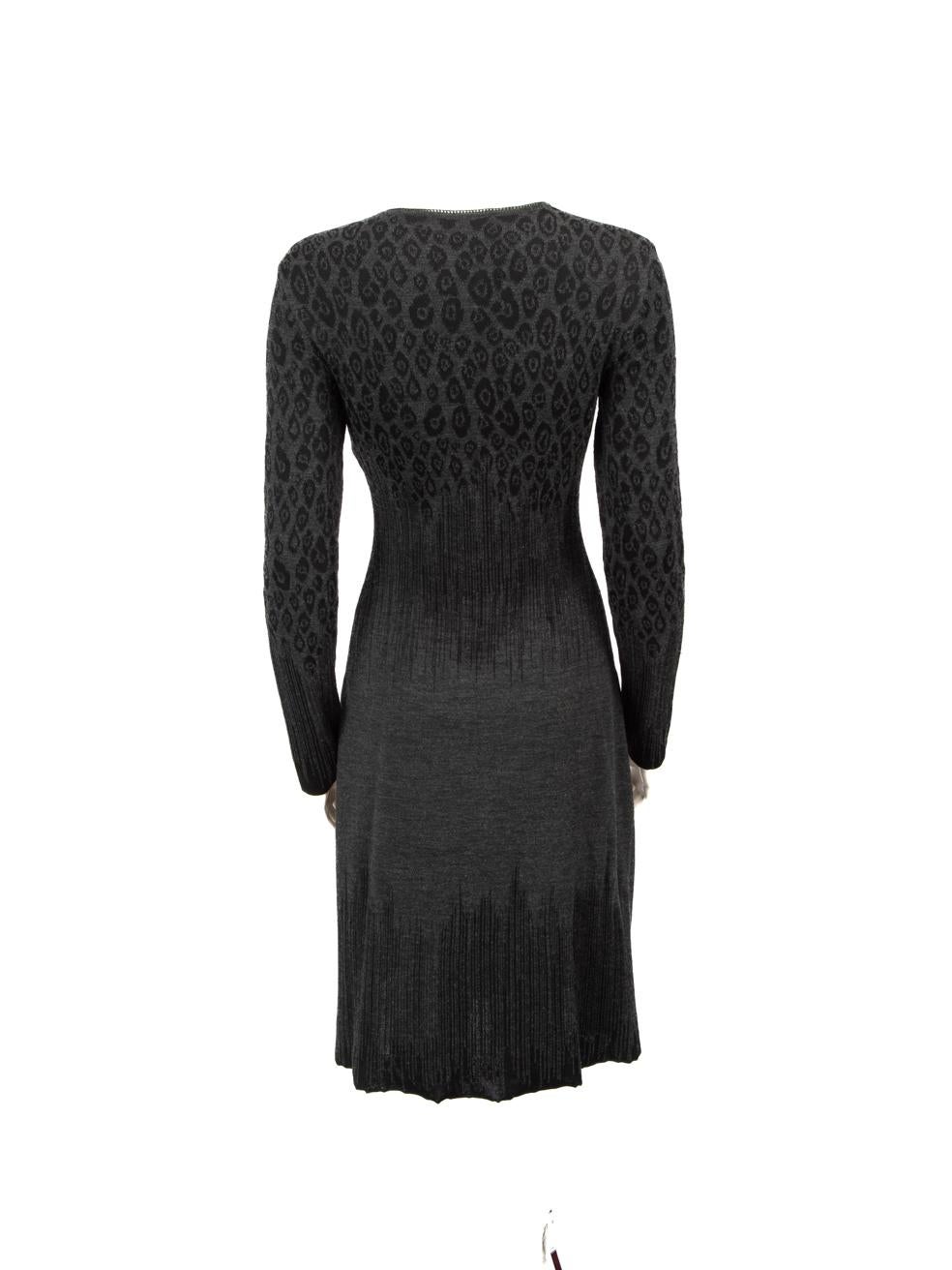 Noir Salvatore Ferragamo - Robe en laine grise en maille léopard - Taille S en vente