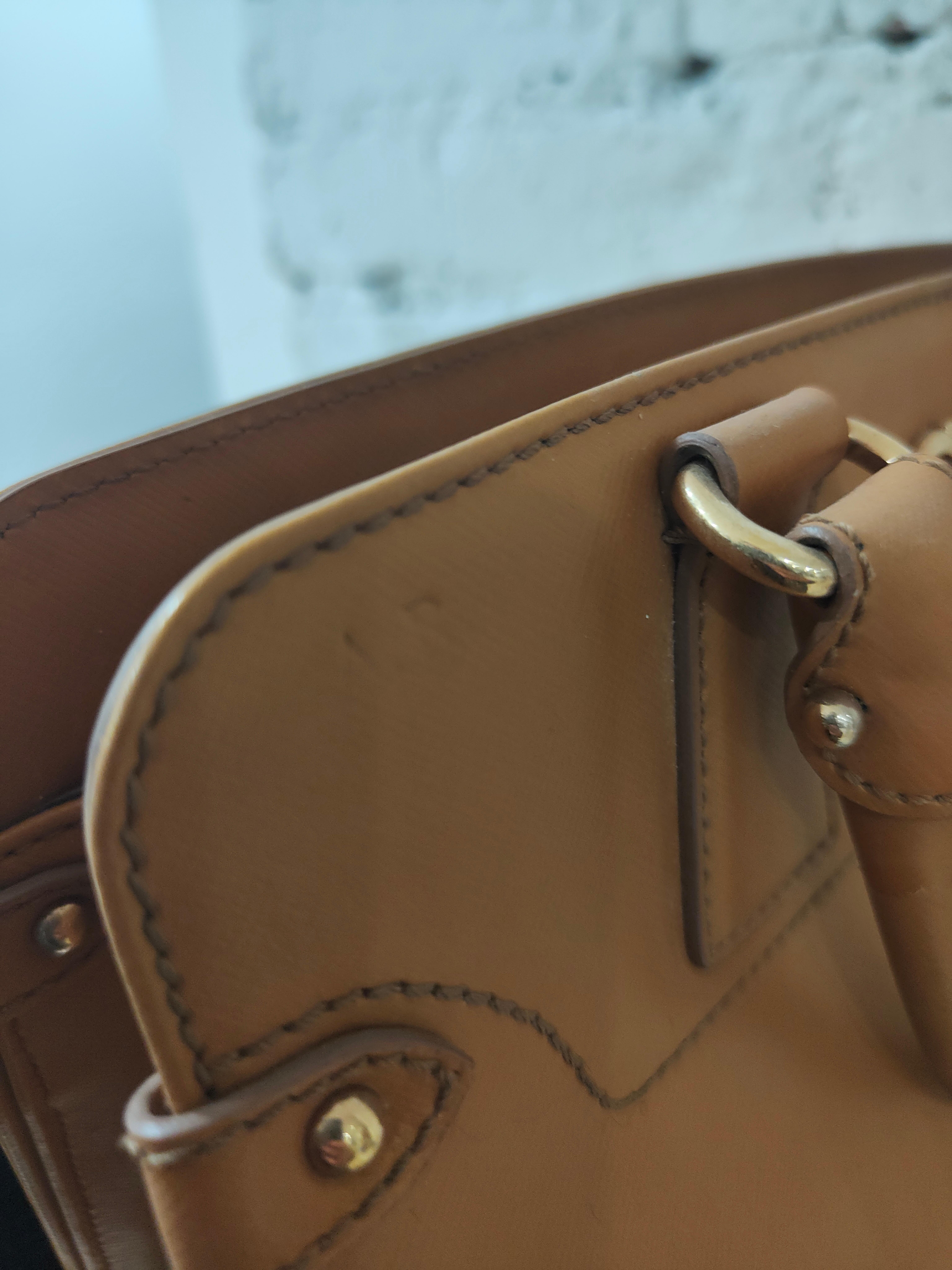 Women's Salvatore Ferragamo handle bag For Sale