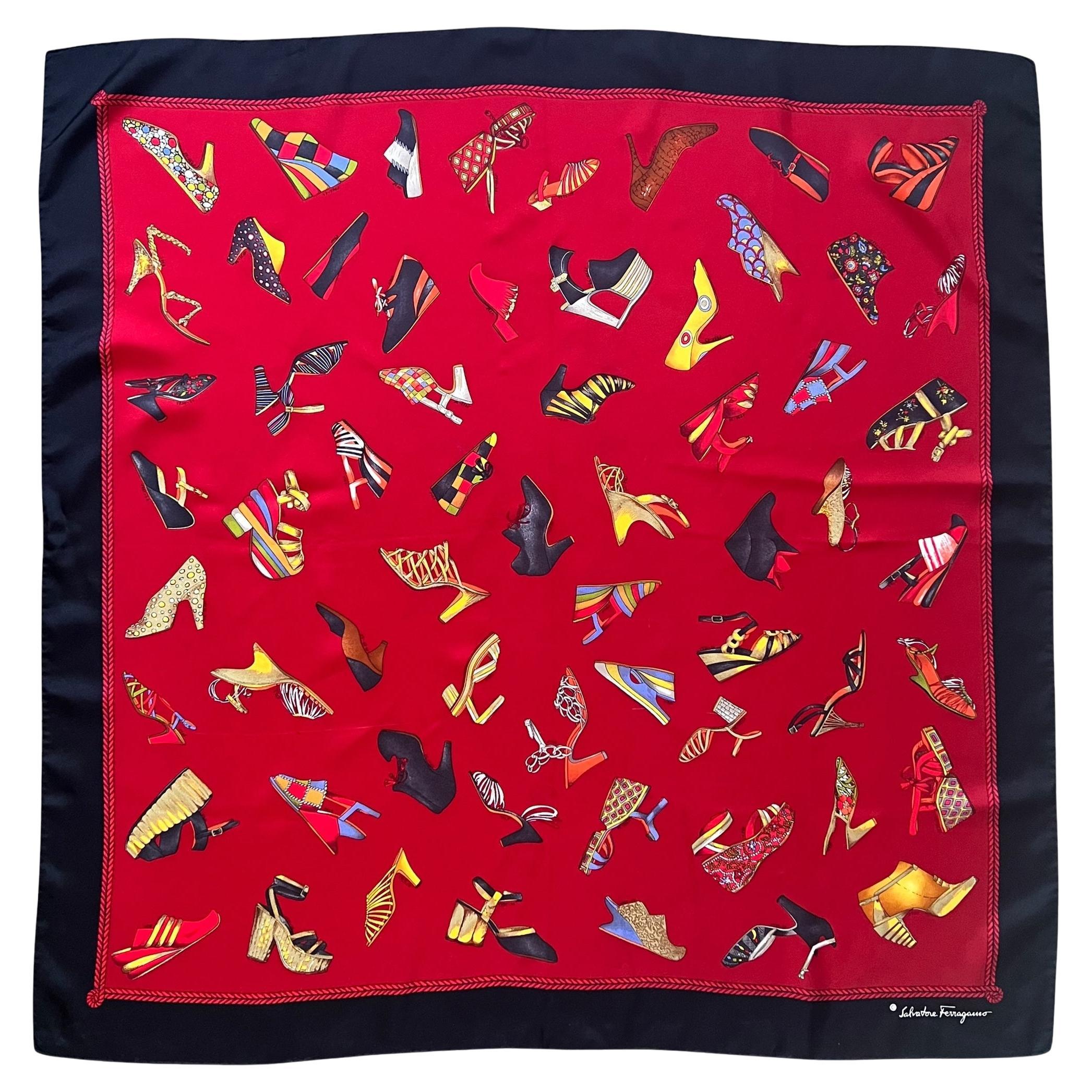 Salvatore Ferragamo Sciarpa Iconic Red Shoe Print Square in Twill di Seta in vendita