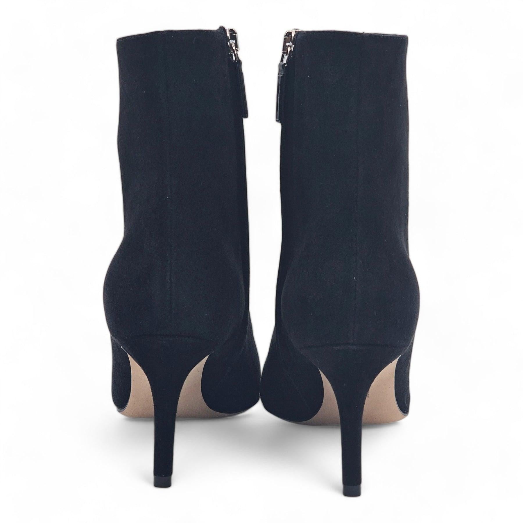 Supple suede ankle boots feature a side zip with tab.

Additional information:
Material: Leather
Suede upper
Pointed toe
Zip closure
Leather lining
Leather sole
Color: Black
Size: 6.5 US, True to size
Country: Italy
Dimension: Heel, 2.75”