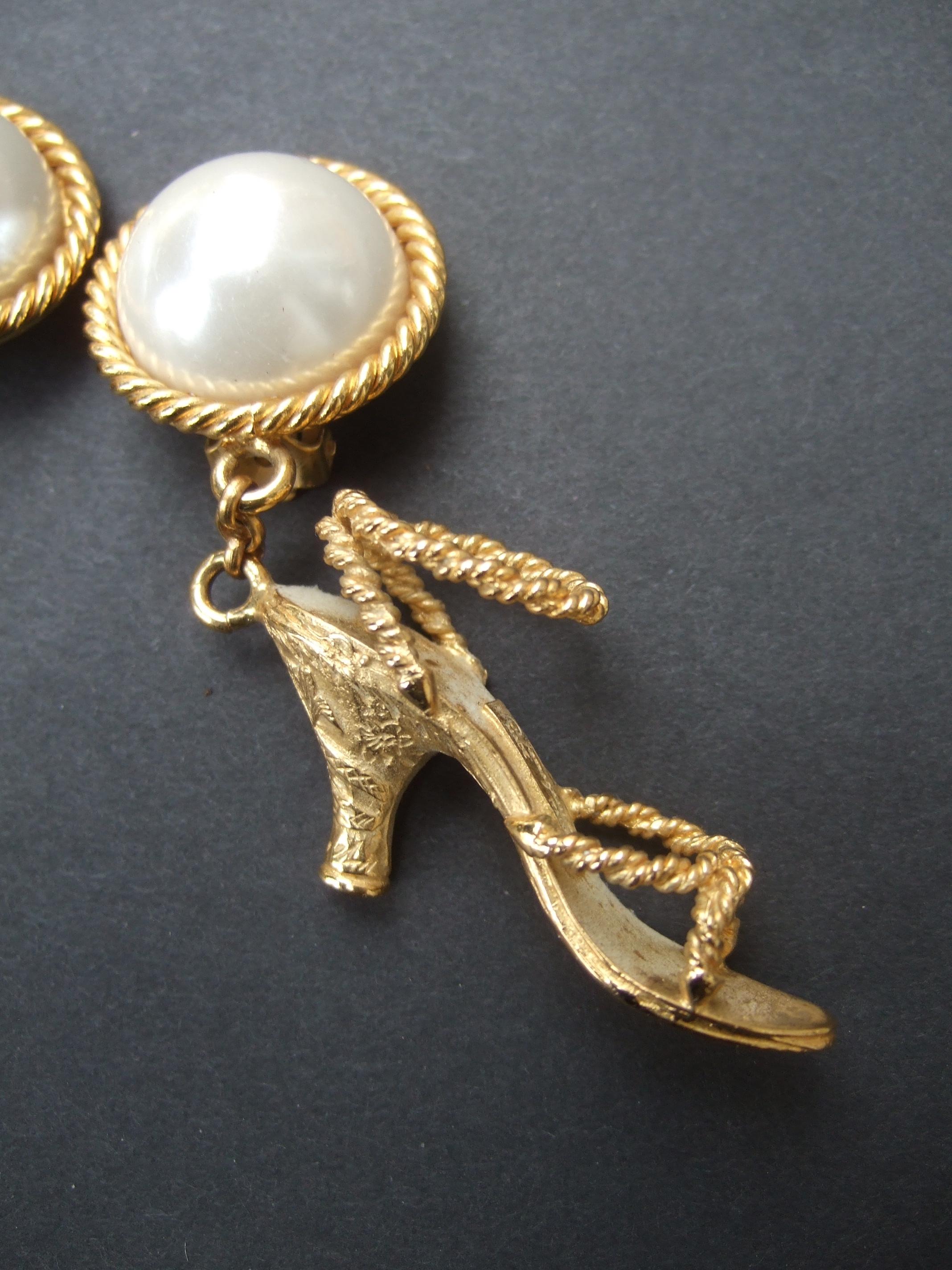 Salvatore Ferragamo Orecchini a clip con scarpe pendenti, anni '80, C.C. in vendita 7