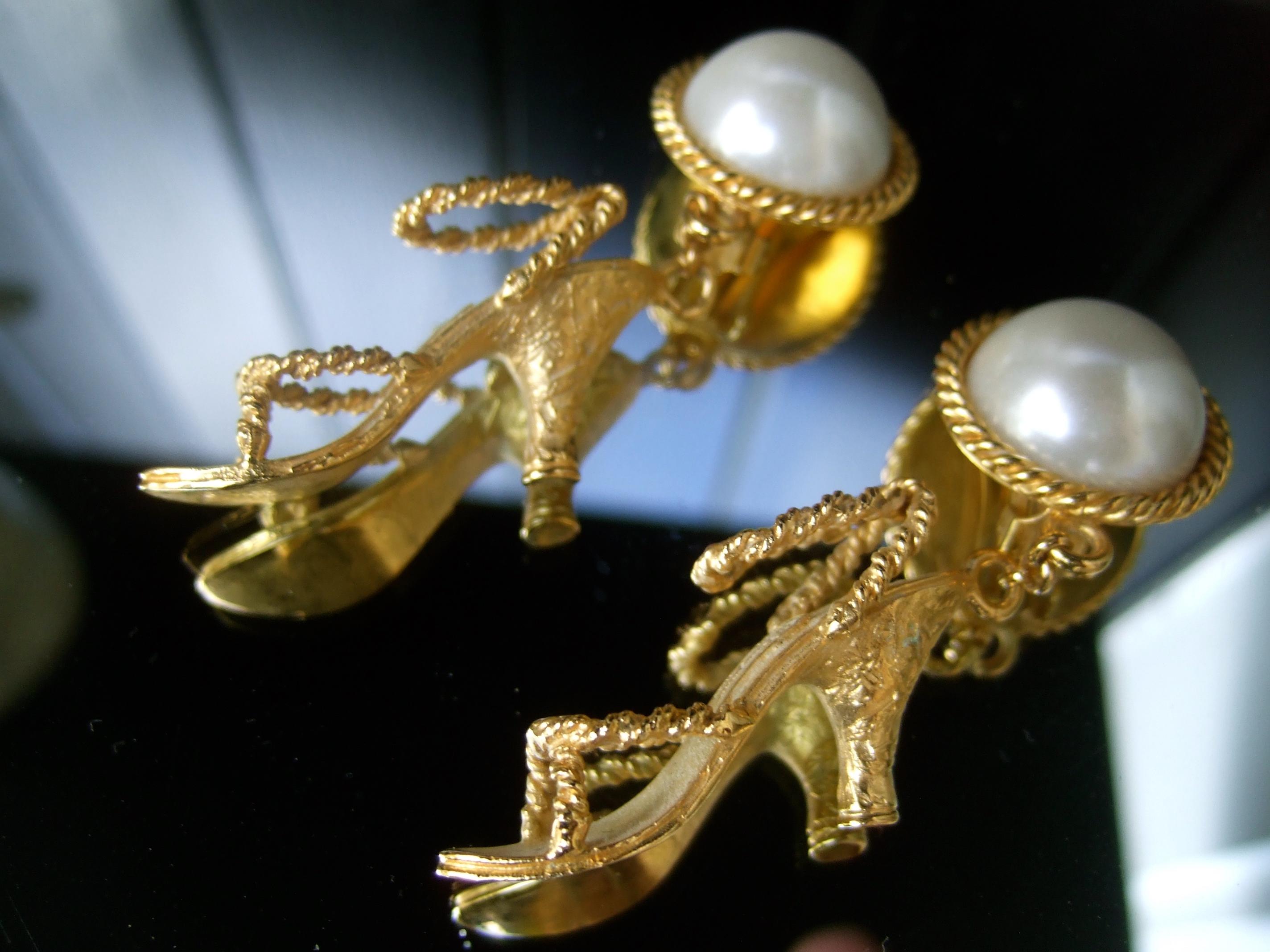 Salvatore Ferragamo Orecchini a clip con scarpe pendenti, anni '80, C.C. in vendita 8