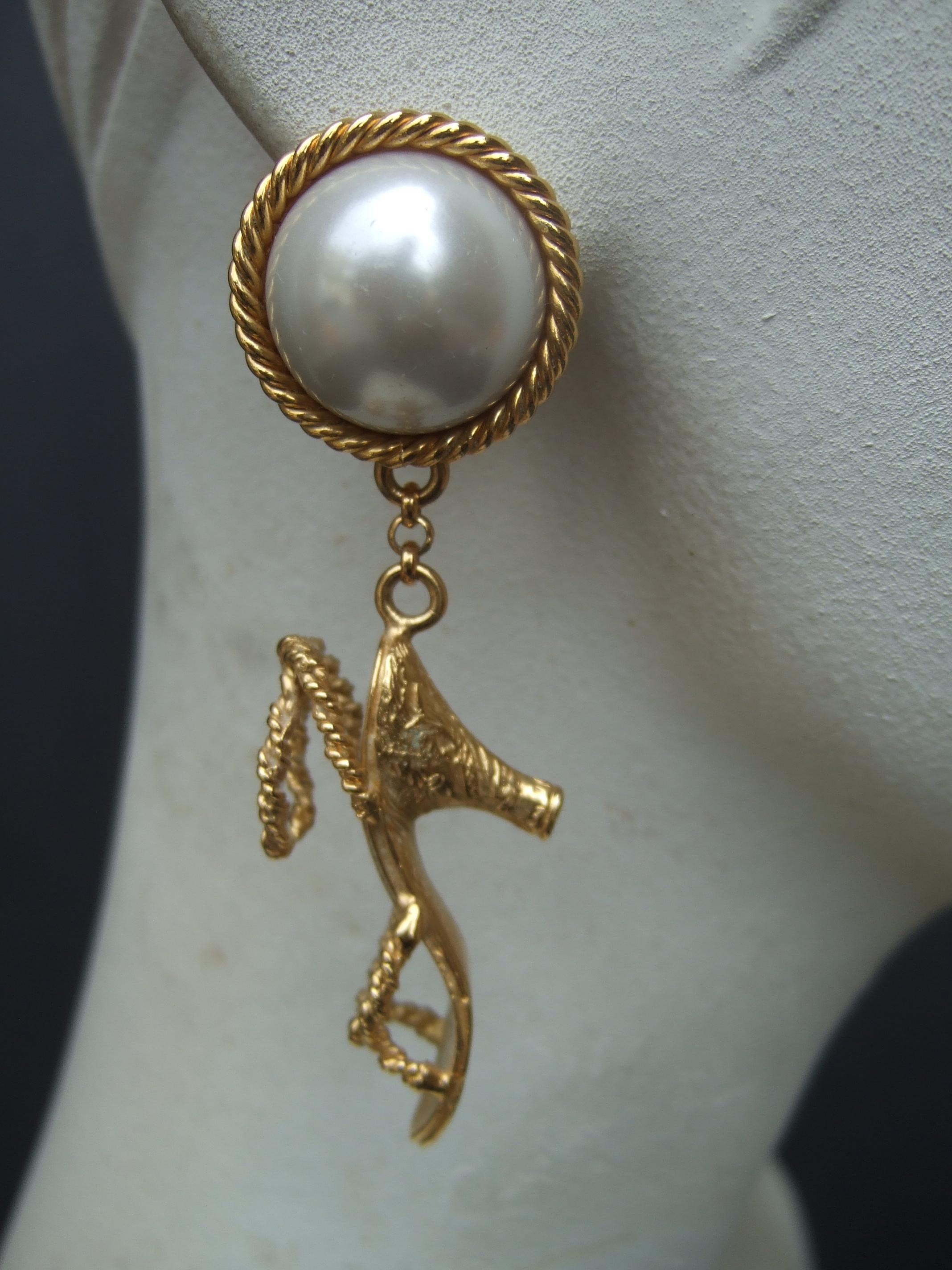 Salvatore Ferragamo Orecchini a clip con scarpe pendenti, anni '80, C.C. in vendita 2