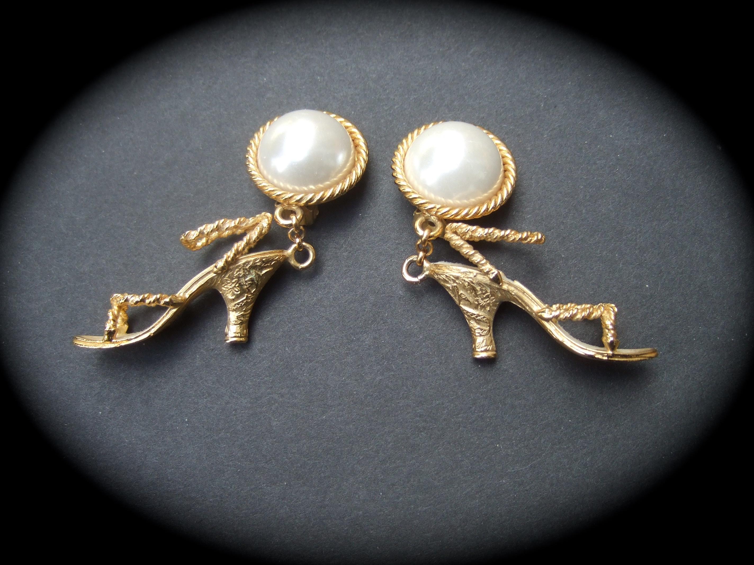 Salvatore Ferragamo Orecchini a clip con scarpe pendenti, anni '80, C.C. in vendita 3