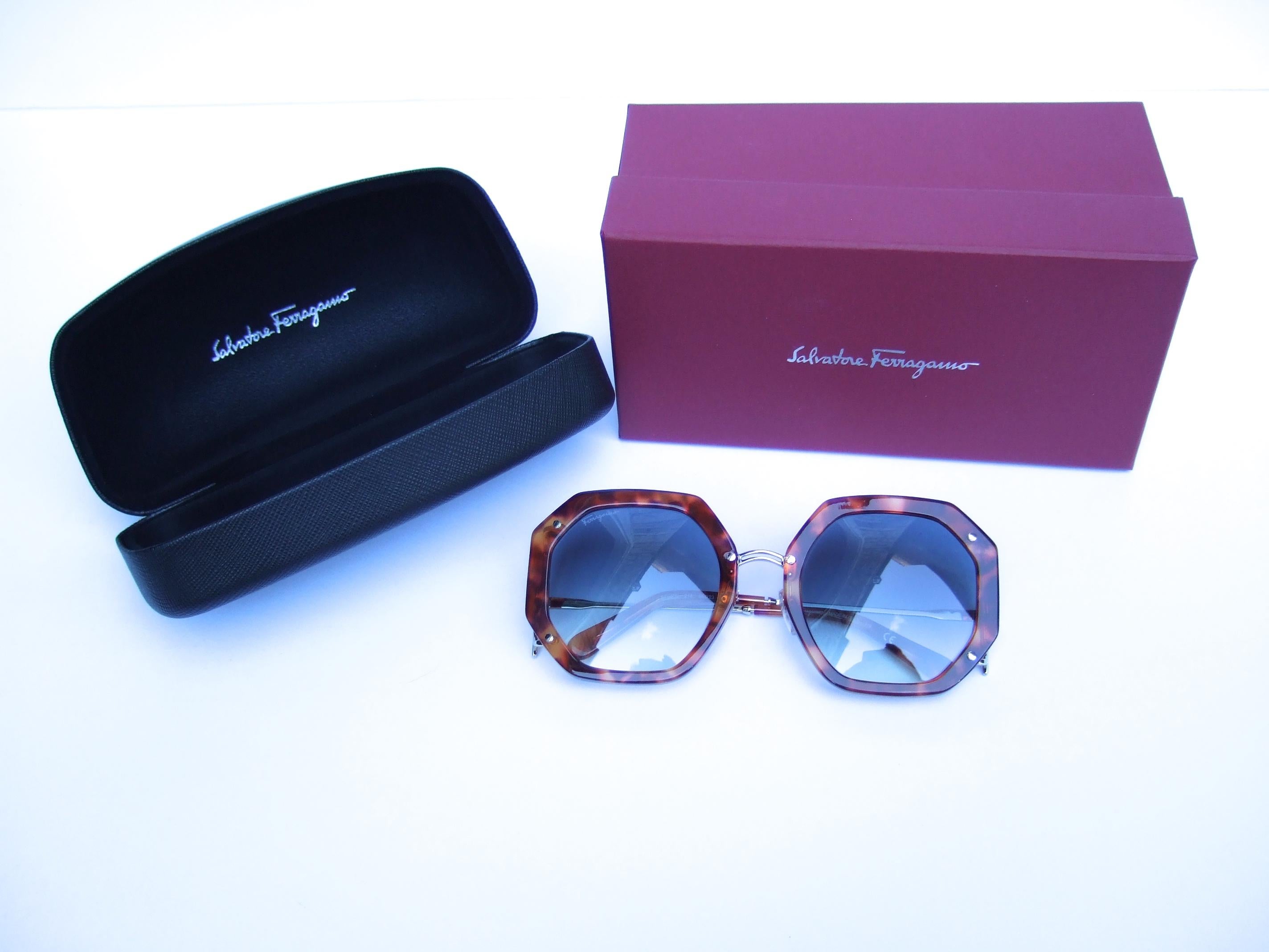 Salvatore Ferragamo Italian Women's Tortoise Shell Sunglasses in Box c 21st c  For Sale 3
