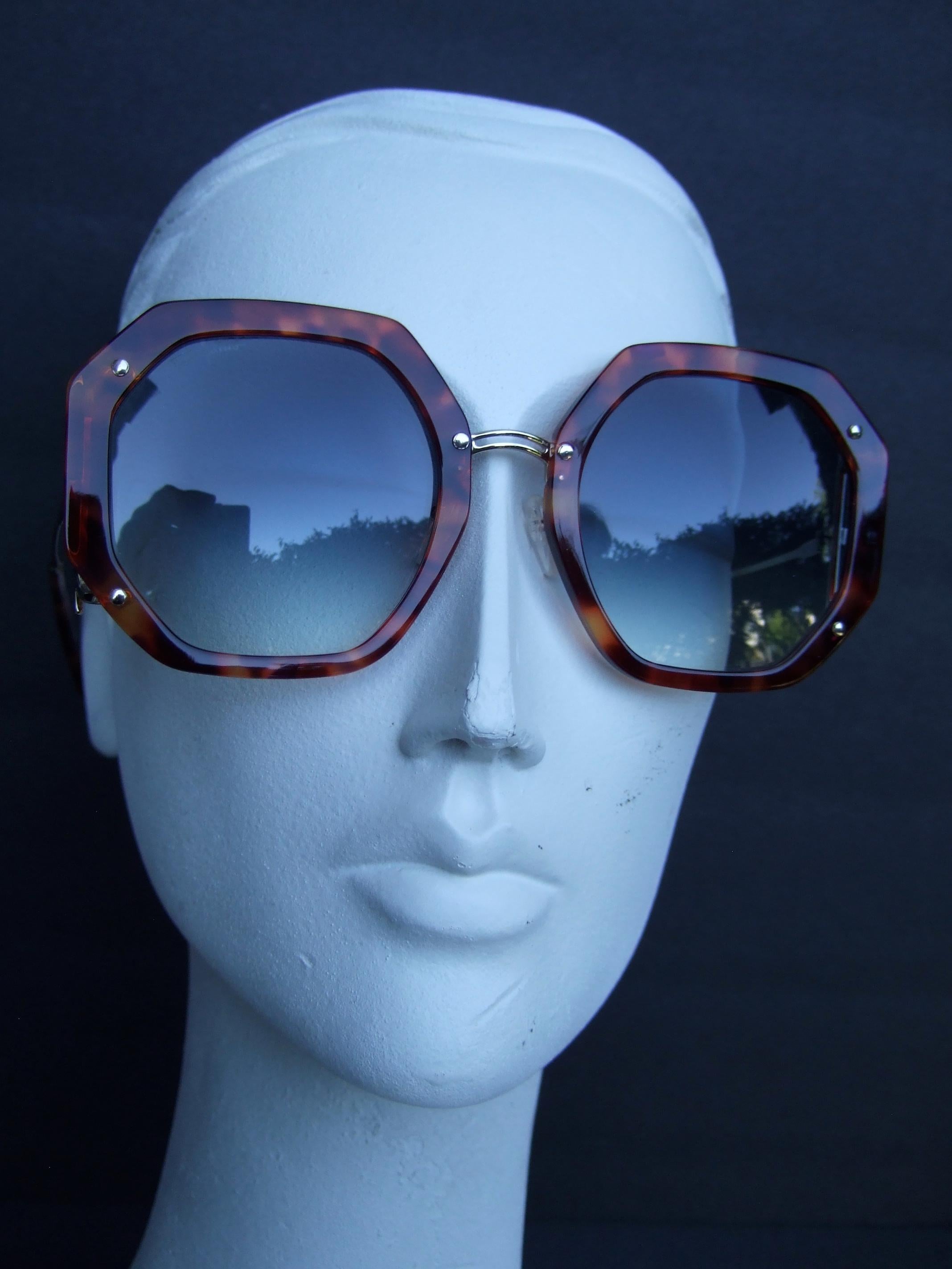 Salvatore Ferragamo Italian Women's Tortoise Shell Sunglasses in Box c 21st c For Sale 5