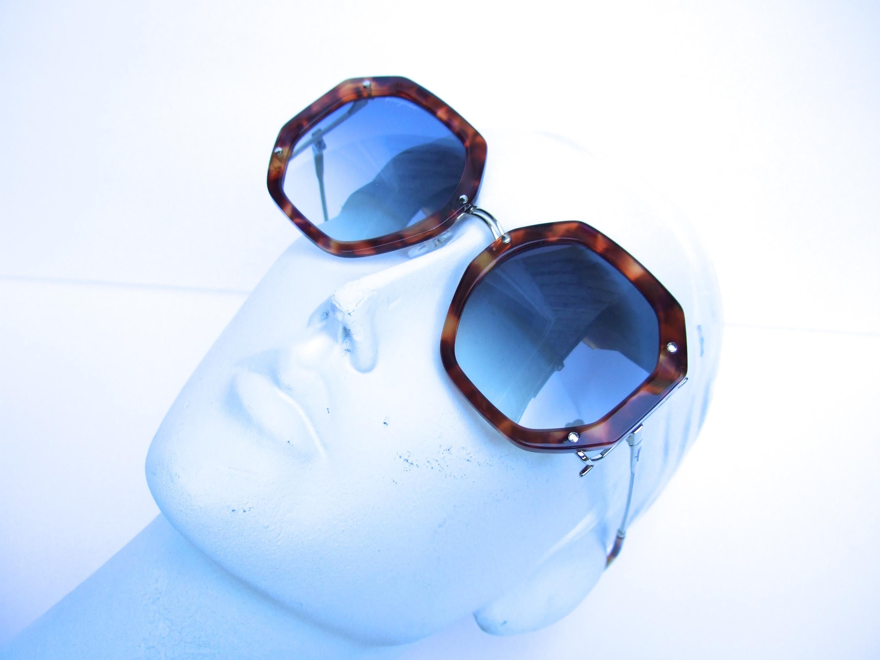 Salvatore Ferragamo Italian Women's Tortoise Shell Sunglasses in Box c 21st c For Sale 2