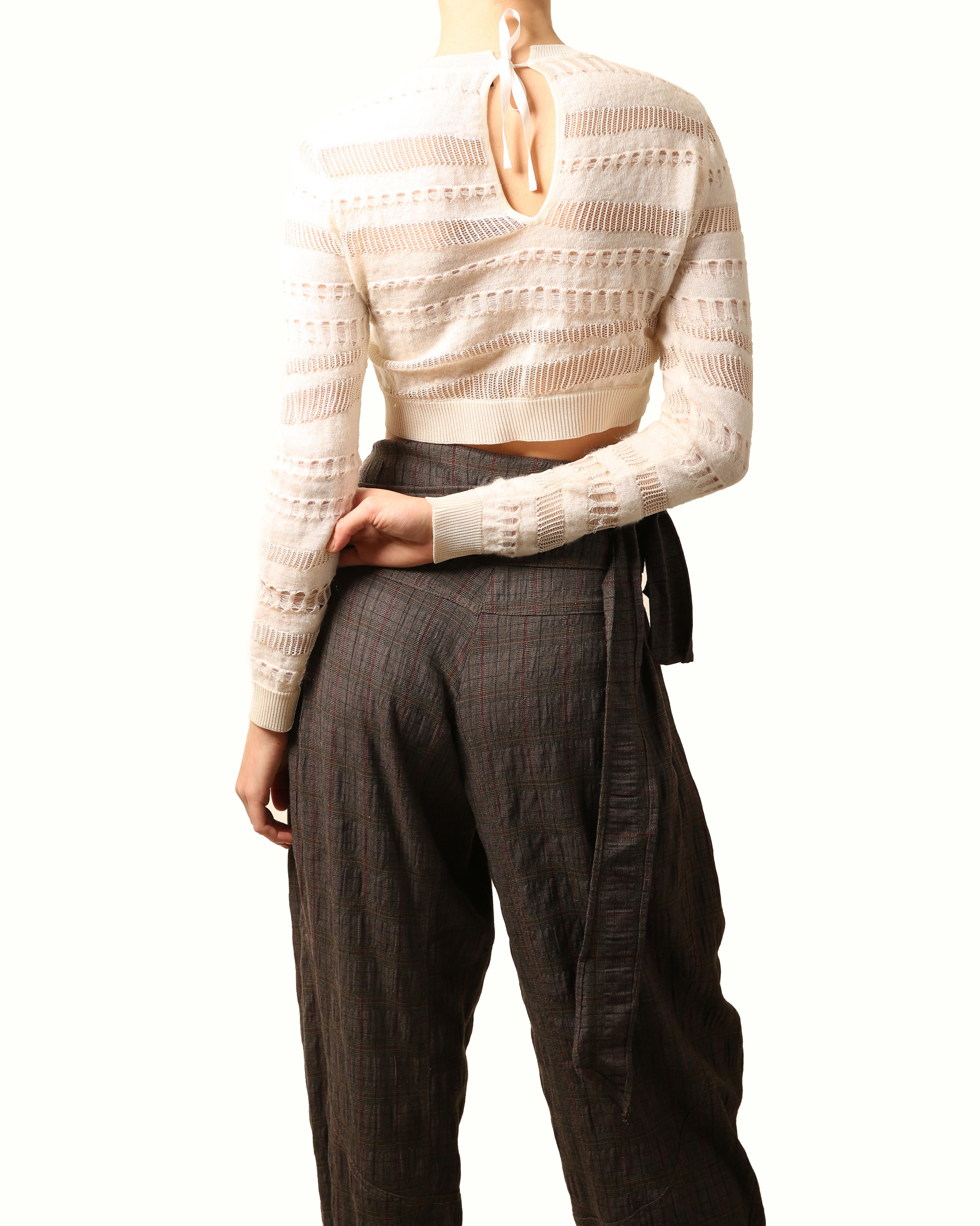 Salvatore Ferragamo Elfenbeinfarbener weißer gerippter Pullover mit Ausschnitt und durchsichtigem Crop-Top im Angebot 1