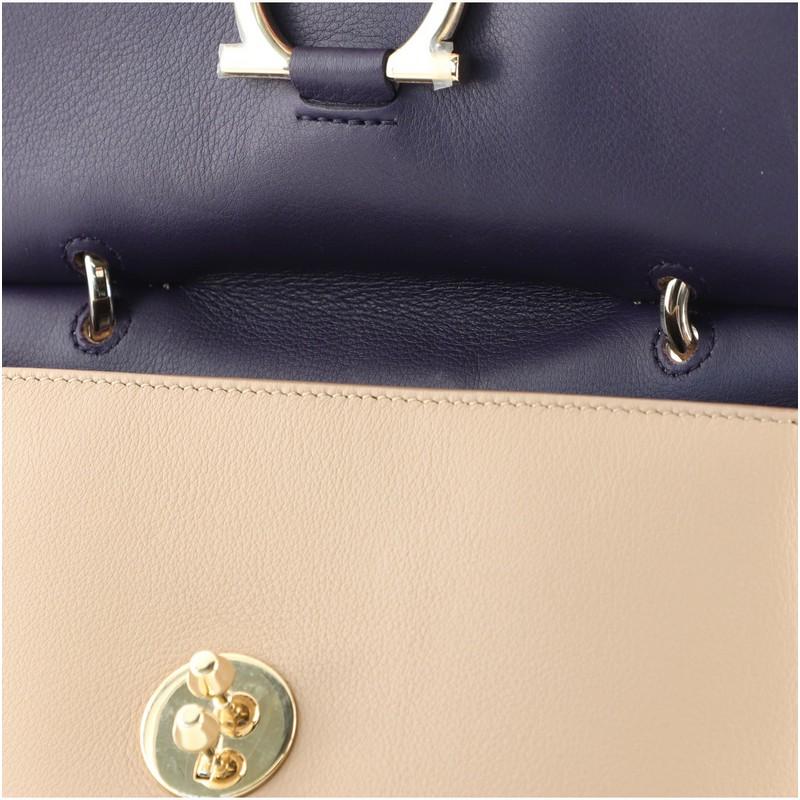 Salvatore Ferragamo Jet Set Borsa a manico alto in pelle piccola 3