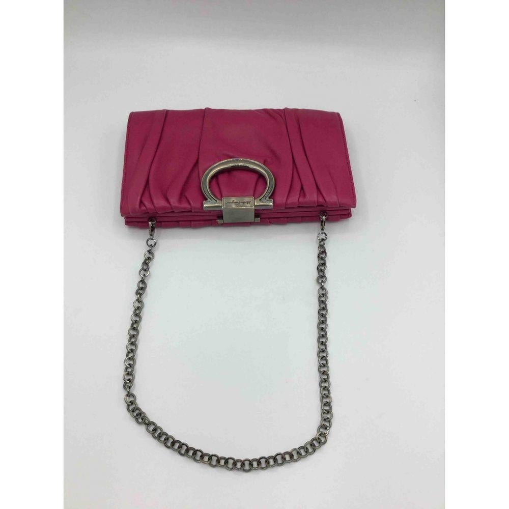 Salvatore Ferragamo Leather Clutch Bag in Pink In Good Condition In Carnate, IT