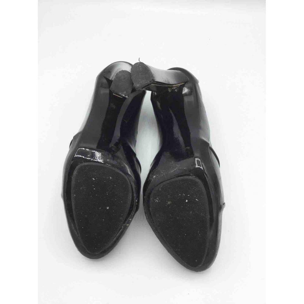 Women's Salvatore Ferragamo Leather Heels in Brown For Sale