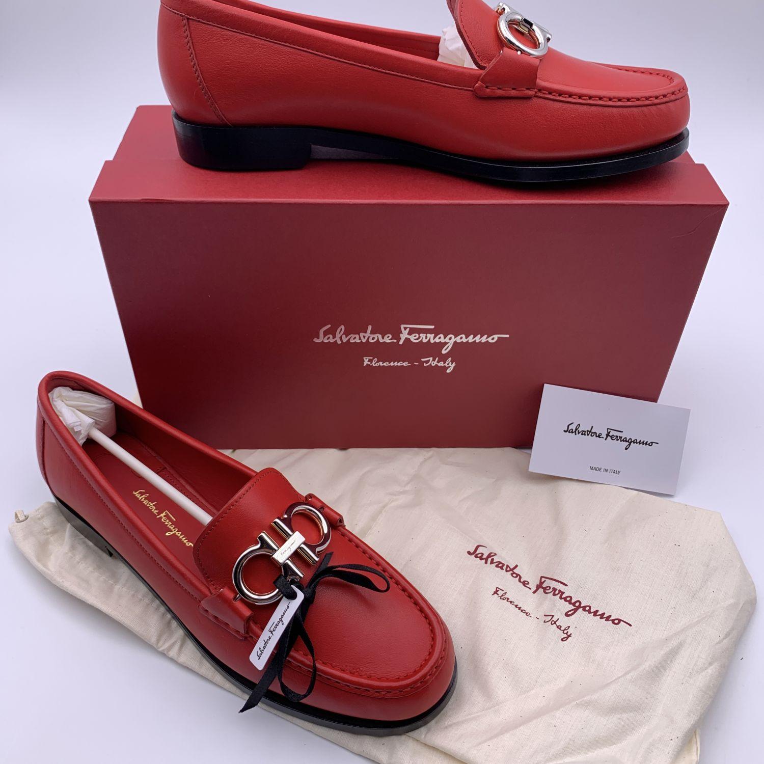 Salvatore Ferragamo Leather Rolo Loafers Moccassins Size US 7C EU 37.5 In New Condition In Rome, Rome