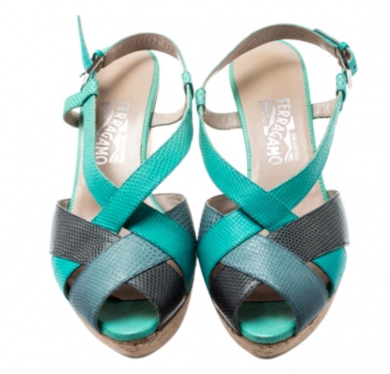 De las mujeres Salvatore Ferragamo Sandalias de cuña de corcho con tiras cruzadas de piel de lagarto talla 41 en venta