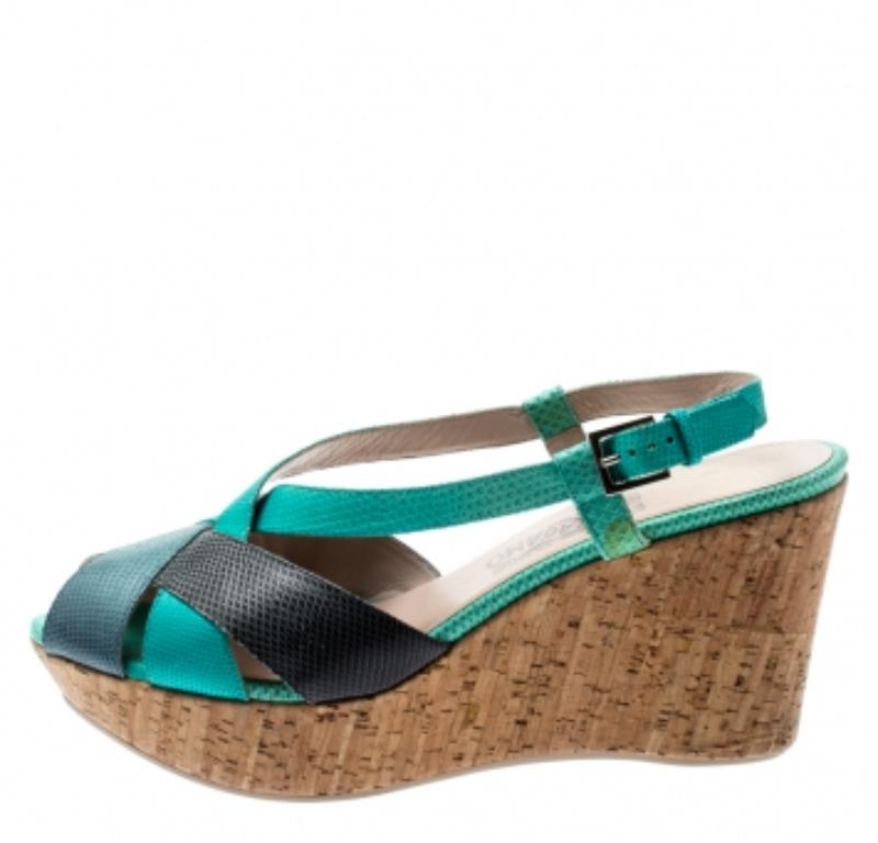 Salvatore Ferragamo Sandalias de cuña de corcho con tiras cruzadas de piel de lagarto talla 41 en venta 2
