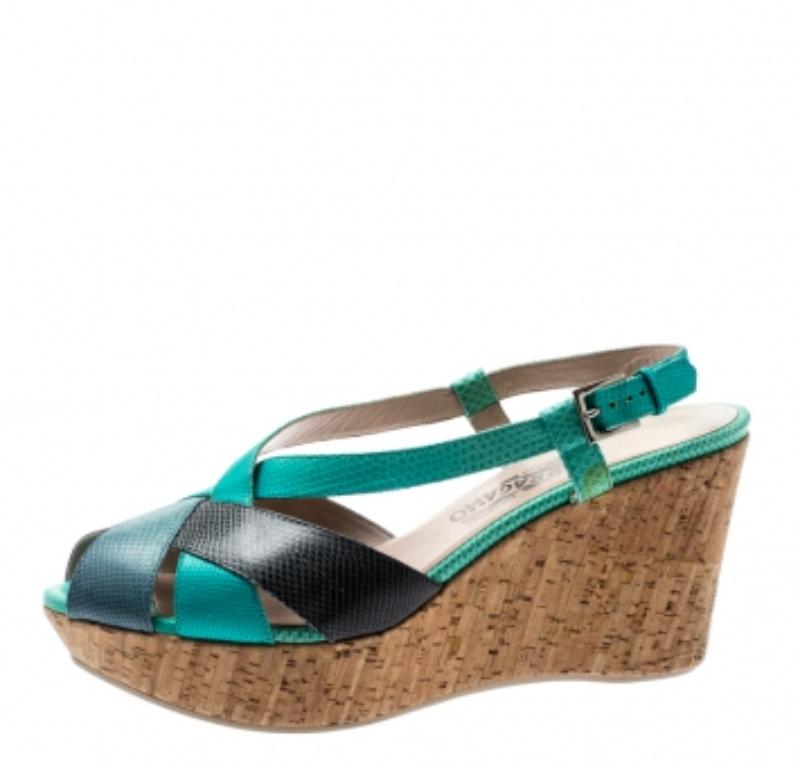 Salvatore Ferragamo Sandalias de cuña de corcho con tiras cruzadas de piel de lagarto talla 41 en venta 3