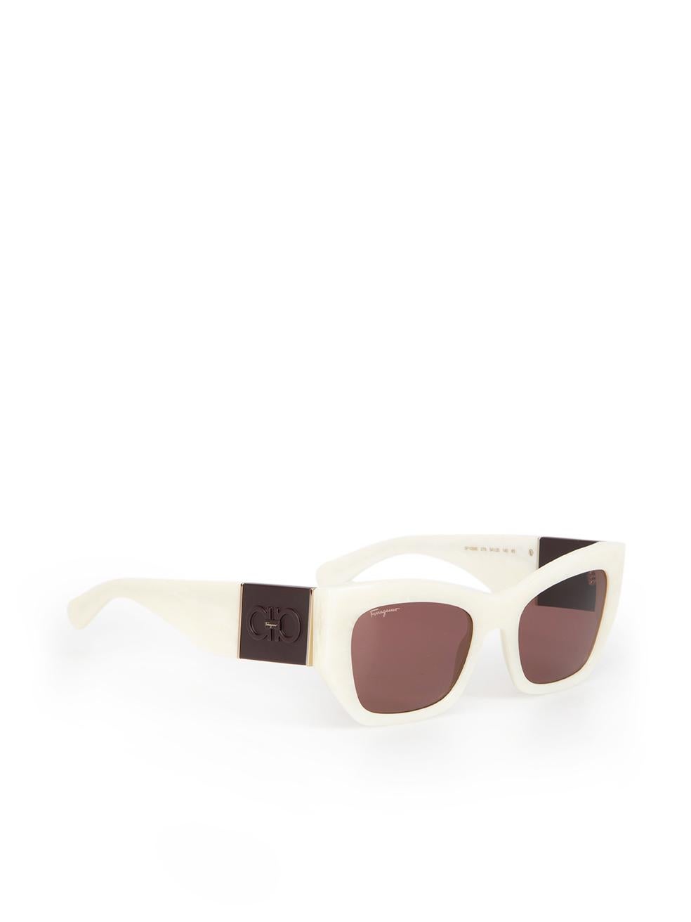 Salvatore Ferragamo Marble Ivory Cat Eye Sunglasses In New Condition For Sale In London, GB