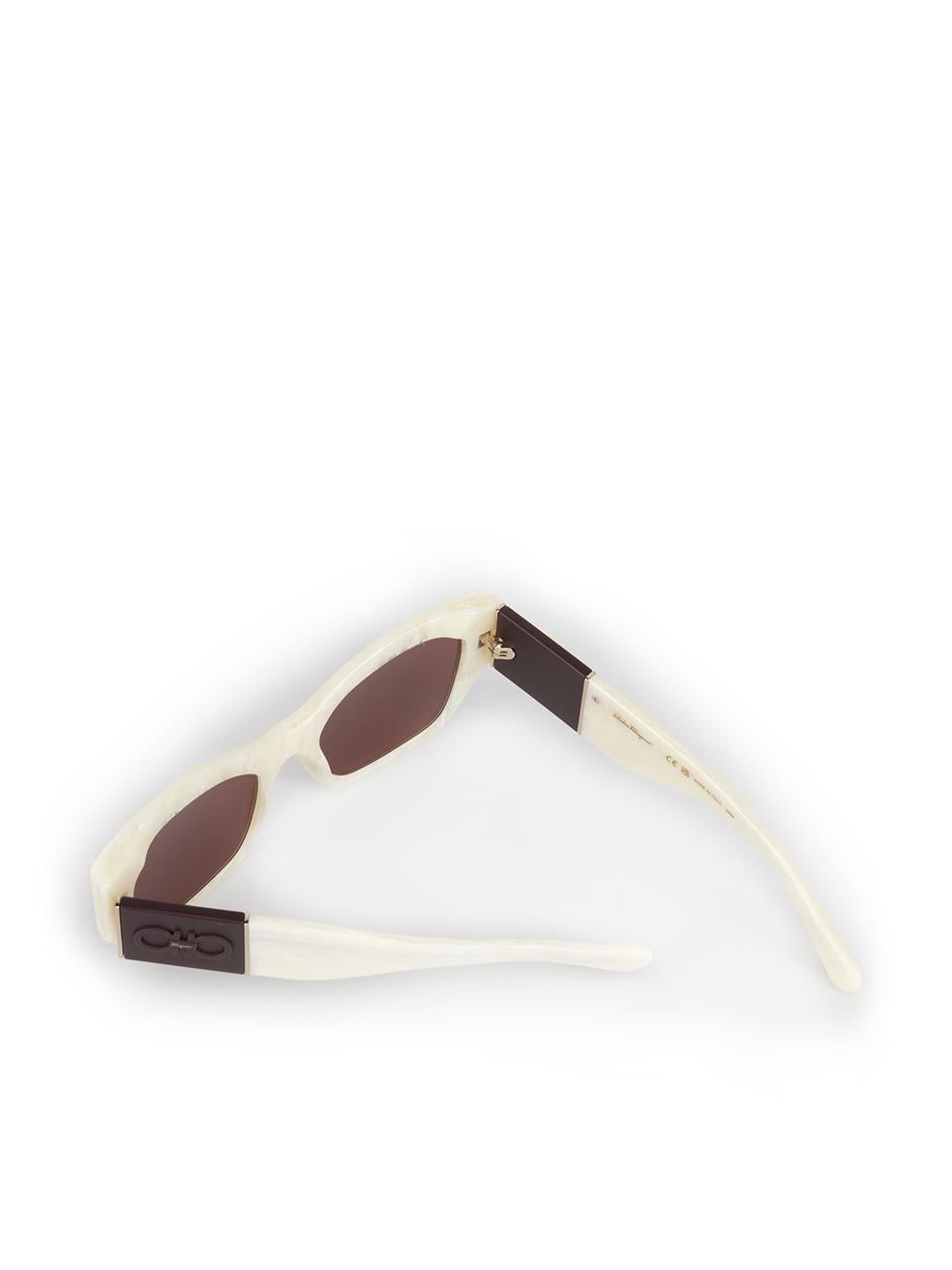 Salvatore Ferragamo Marble Ivory Cat Eye Sunglasses For Sale 3